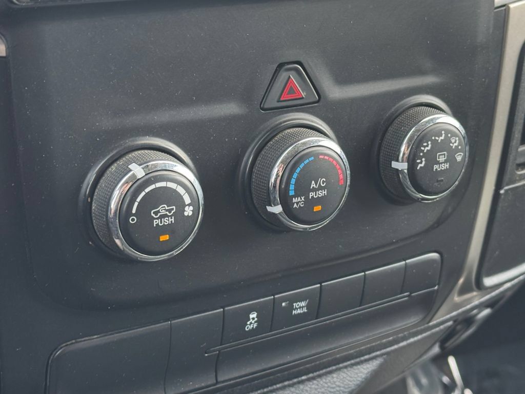 Used 2018 RAM 1500 Classic SLT AWD/4WD image 22