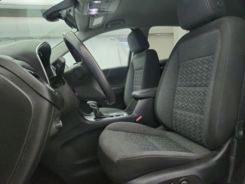 Used 2022 Chevrolet Equinox LT w/ Driver Convenience Package image 11