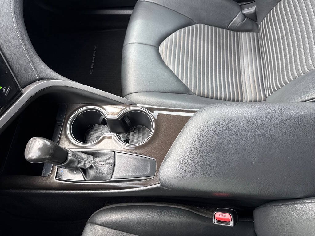 Used 2021 Toyota Camry SE FWD image 17