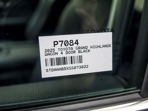 Used 2025 Toyota Grand Highlander AWD image 30