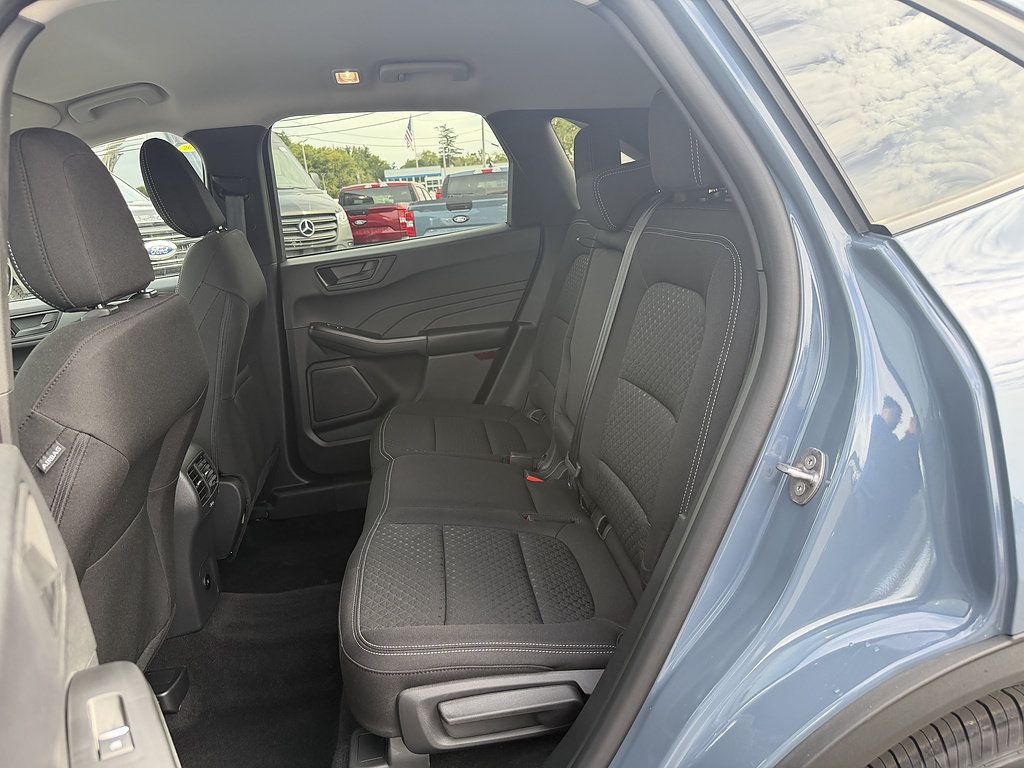 Used 2025 Ford Escape Active w/ Cold Weather Package AWD/4WD image 12