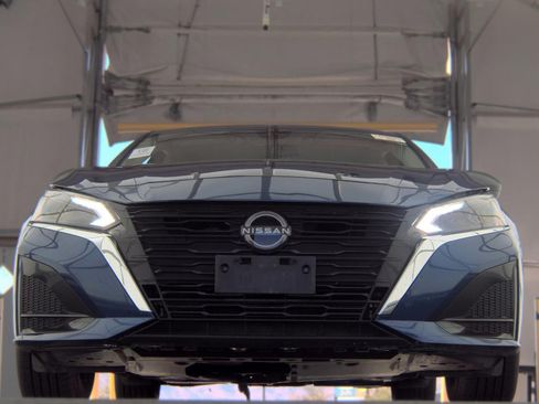 Used 2024 Nissan Altima 2.5 S FWD image 3