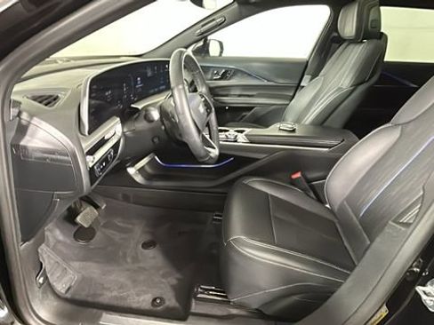 Used 2024 Cadillac Lyriq Luxury AWD/4WD image 12