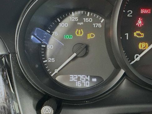 Certified 2022 Porsche Macan image 16