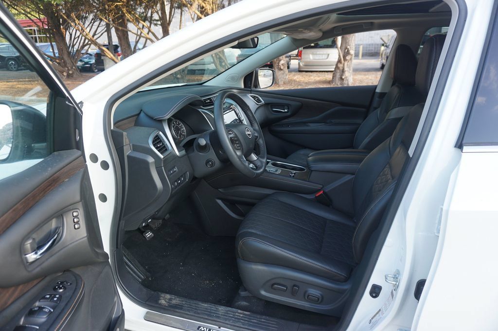 Used 2024 Nissan Murano Platinum w/ Cargo Package FWD image 2