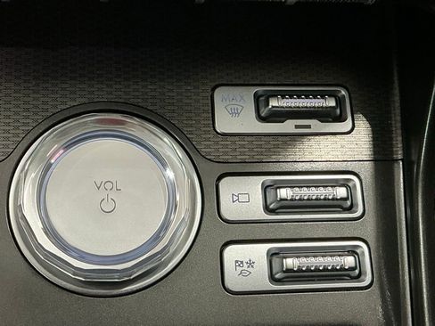Used 2025 Lincoln Nautilus Premier AWD/4WD image 59