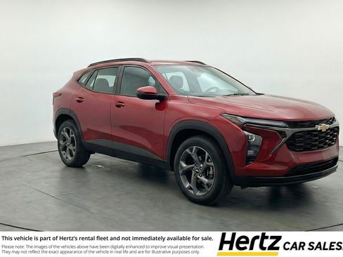 Used 2025 Chevrolet Trax LT FWD image 1