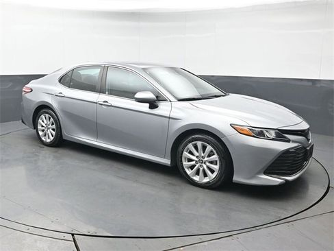 Used 2020 Toyota Camry LE image 7