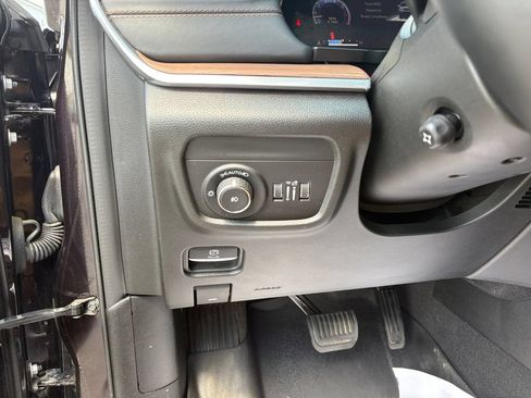Used 2022 Jeep Grand Cherokee L Summit w/ Advanced Protech Group IV AWD/4WD image 18