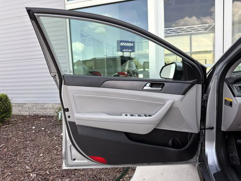 Used 2015 Hyundai Sonata Sport w/ Option Group 03 FWD image 15
