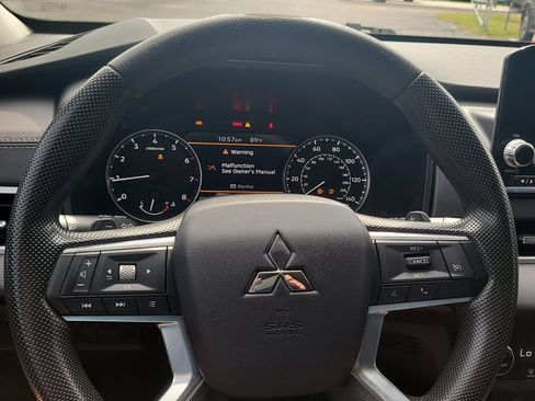 Used 2024 Mitsubishi Outlander ES FWD image 24