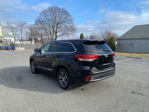Used 2019 Toyota Highlander LE image 8