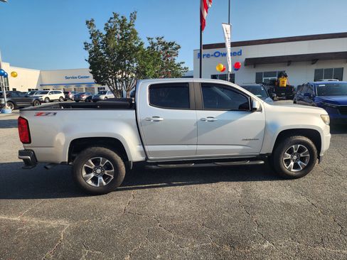 Used 2019 Chevrolet Colorado Z71 AWD/4WD image 3