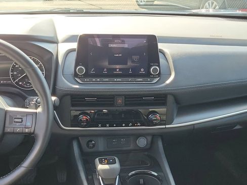 Used 2025 Nissan Rogue SV image 22