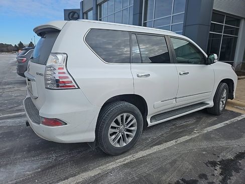Used 2017 Lexus GX 460 Luxury w/ Preferred Accessory Package image 2