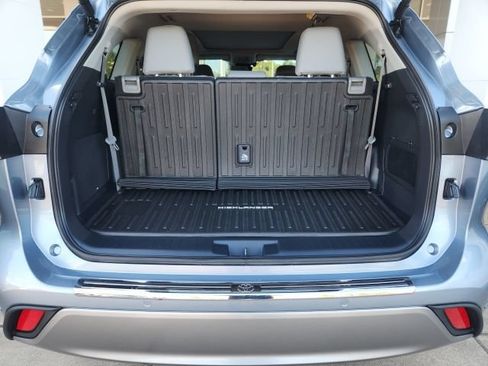 Certified 2024 Toyota Highlander Platinum AWD/4WD image 25