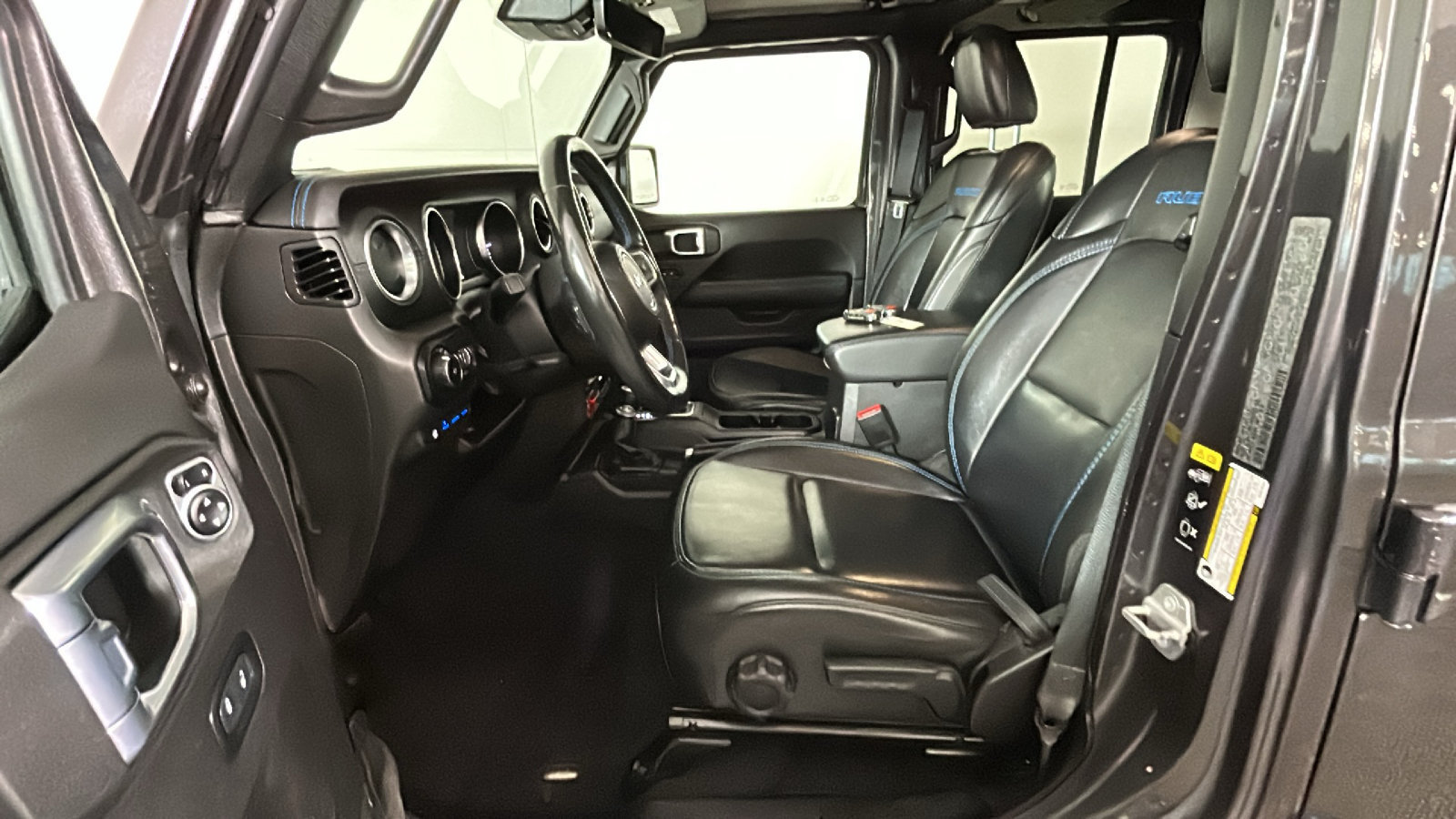 Used 2022 Jeep Wrangler Unlimited Rubicon 4xe w/ Cold Weather Group AWD/4WD image 13