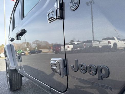 Used 2025 Jeep Wrangler Sahara image 4