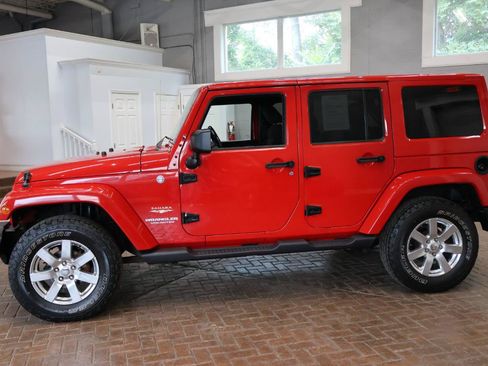 Used 2012 Jeep Wrangler Unlimited Sahara w/ Dual Top Group AWD/4WD image 4