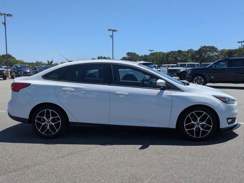 Used 2018 Ford Focus SEL FWD image 2