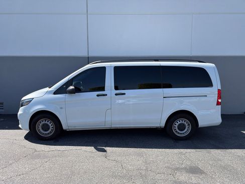 Used 2023 Mercedes-Benz Metris Passenger image 2