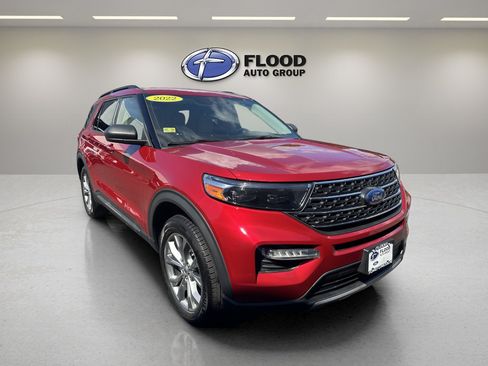 Certified 2022 Ford Explorer XLT w/ Equipment Group 202A AWD/4WD image 1