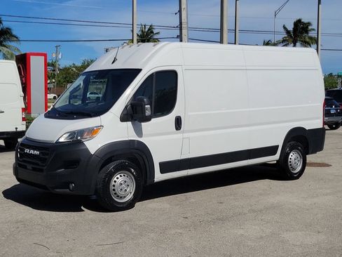 Used 2025 RAM ProMaster 2500 w/ Convenience Group FWD image 9