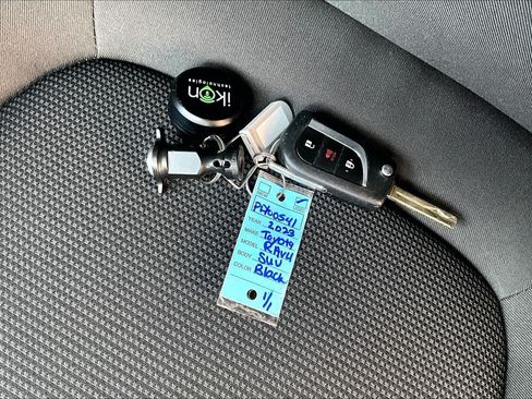 Used 2023 Toyota RAV4 LE FWD image 15