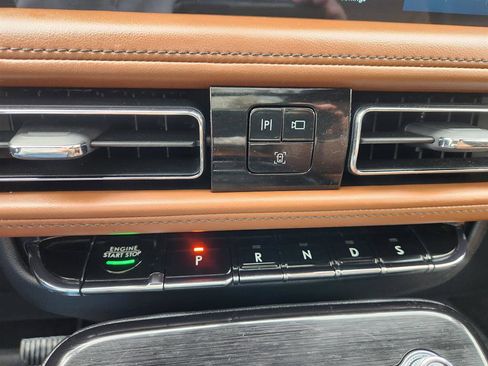 Certified 2021 Lincoln Nautilus Reserve image 37