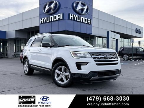 Used 2018 Ford Explorer XLT image 1