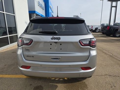 Used 2024 Jeep Compass Limited w/ High Altitude Package image 9