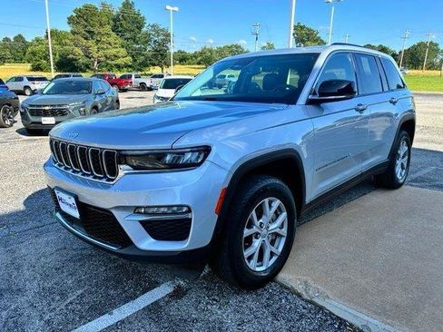 Used 2022 Jeep Grand Cherokee Limited AWD/4WD image 4