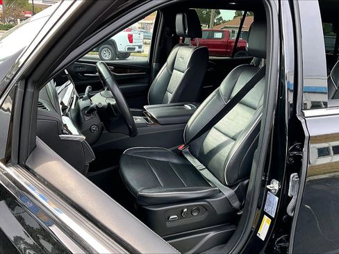 Used 2023 Cadillac Escalade Premium Luxury image 16