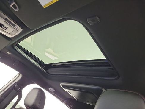 Used 2025 Toyota Sienna XSE w/ XSE Premium Package FWD image 22