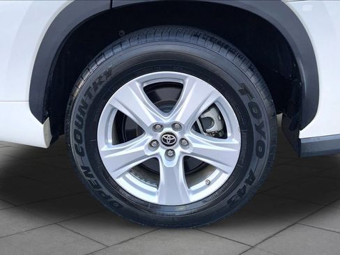 Used 2021 Toyota Highlander L FWD image 10
