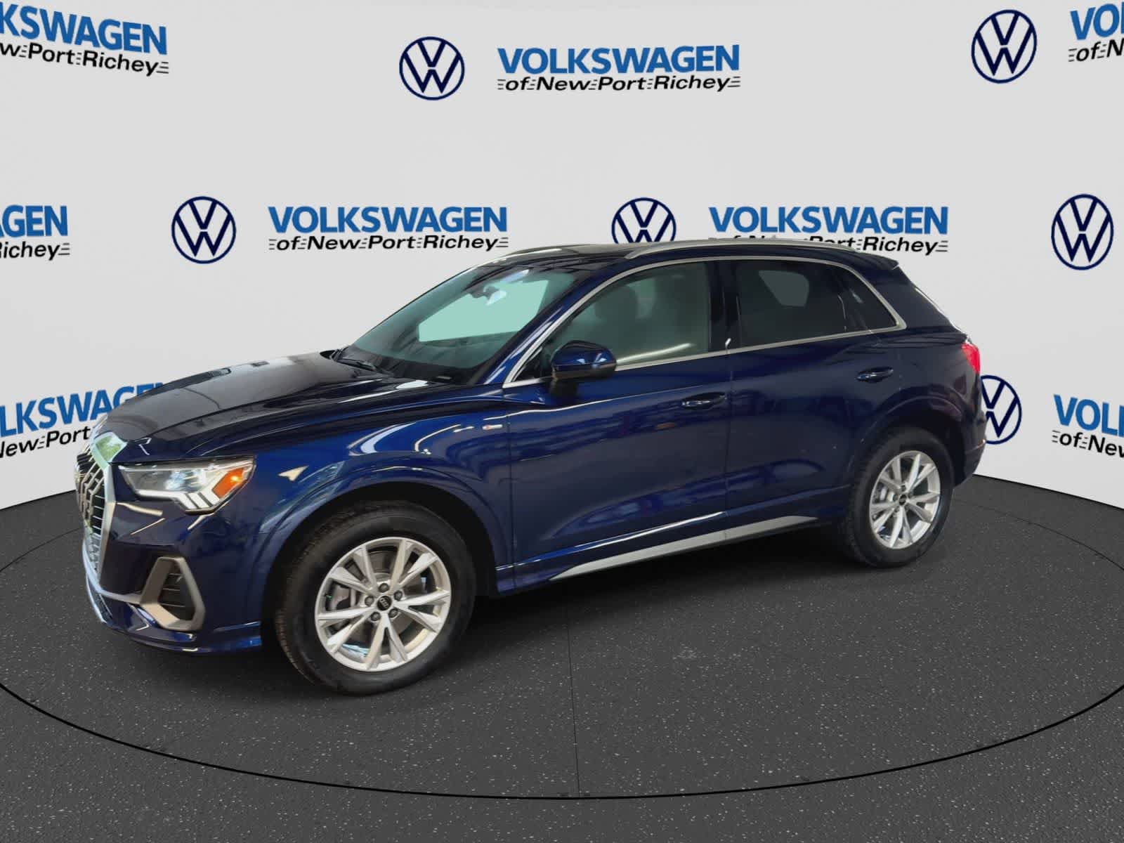 Used 2023 Audi Q3 2.0T Premium Plus w/ Premium Plus Package AWD/4WD image 4