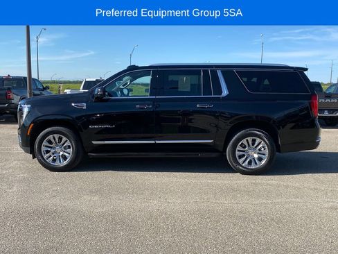 Used 2025 GMC Yukon XL Denali AWD/4WD image 3