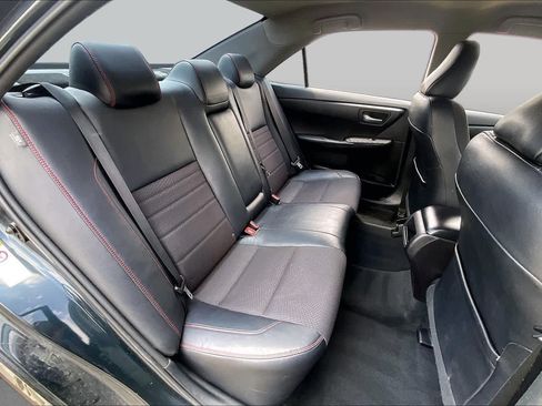 Used 2017 Toyota Camry SE FWD image 18