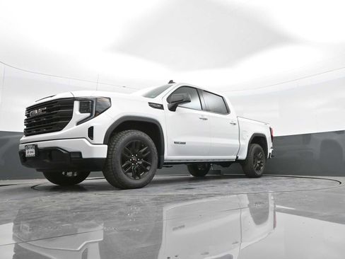 New 2025 GMC Sierra 1500 Elevation image 71