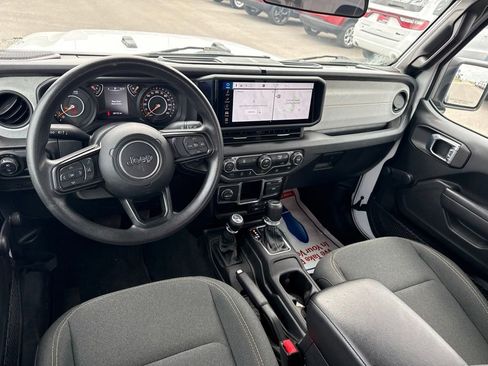 Used 2024 Jeep Gladiator Sport AWD/4WD image 12