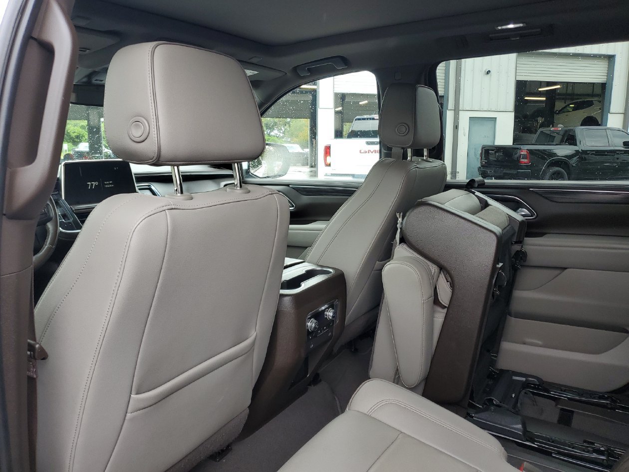 Used 2022 GMC Yukon XL SLT w/ SLT Premium Package AWD/4WD image 9