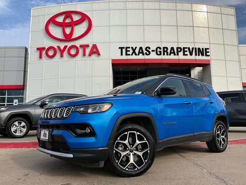 Used 2025 Jeep Compass Limited image 2