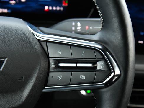 Used 2024 Chevrolet Traverse LT image 39