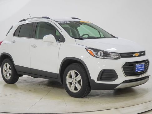 Used 2017 Chevrolet Trax LT w/ LT Convenience Package image 12