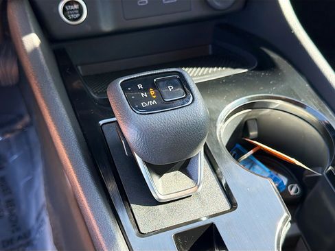 Used 2022 Nissan Rogue SV image 25