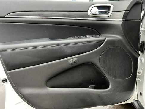 Used 2021 Jeep Grand Cherokee Limited image 15