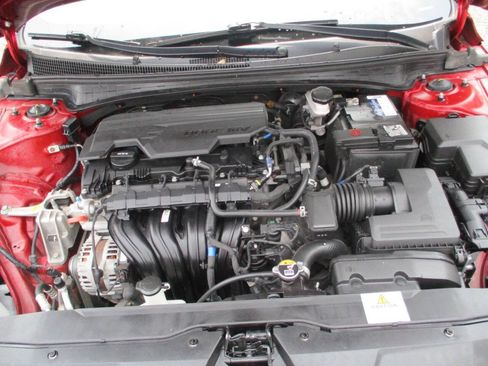 Used 2022 Hyundai Elantra Limited FWD image 9