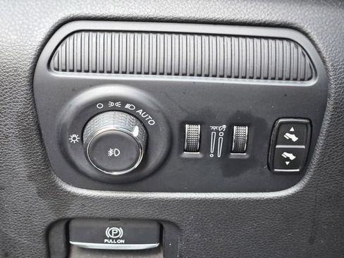 Used 2024 Jeep Wagoneer L Series II RWD image 20