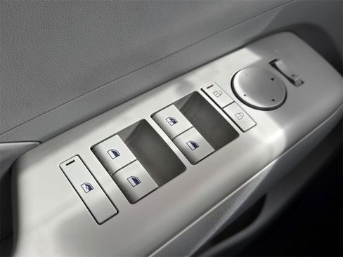 Certified 2024 Hyundai Kona SE image 27