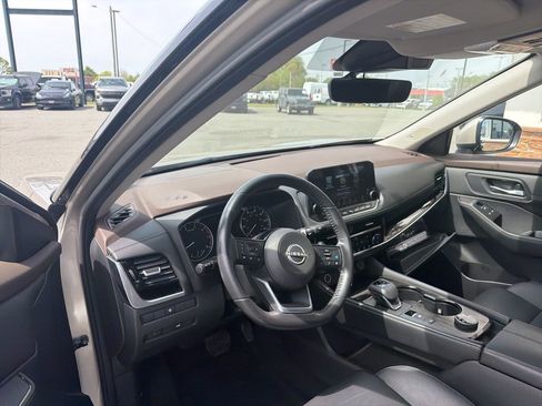 Used 2023 Nissan Rogue SL w/ SL Premium Package image 4